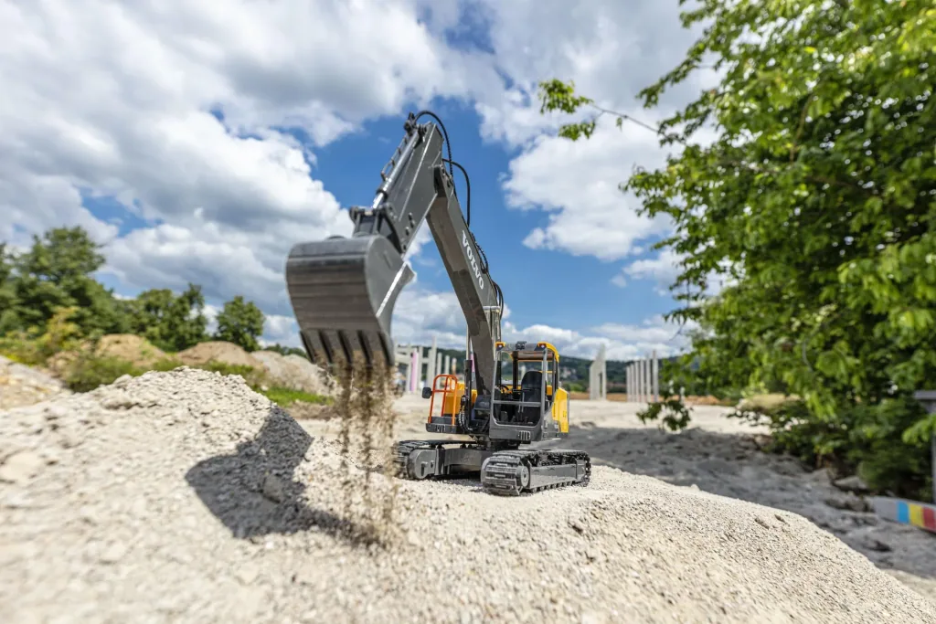 Crawler excavator Volvo 2.4 G 100% RTR 1:16