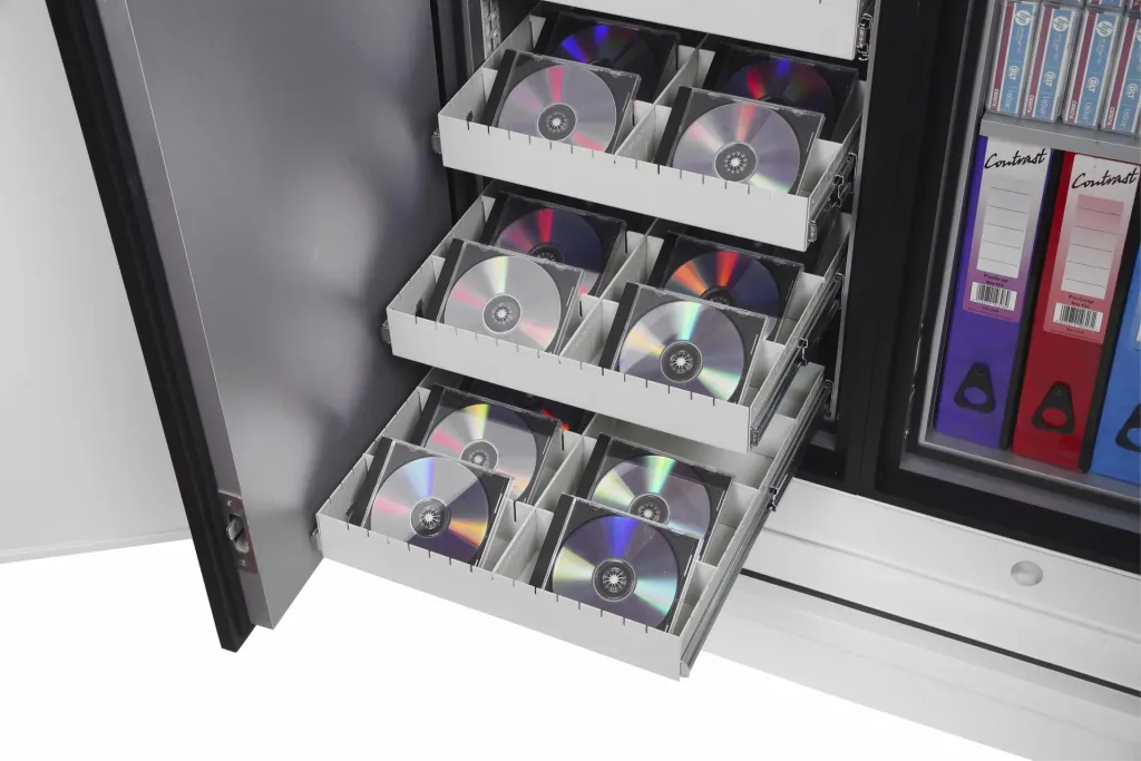 Data Commander data protection safe, external dimensions 1160 x 690 x 720 mm, with key lock