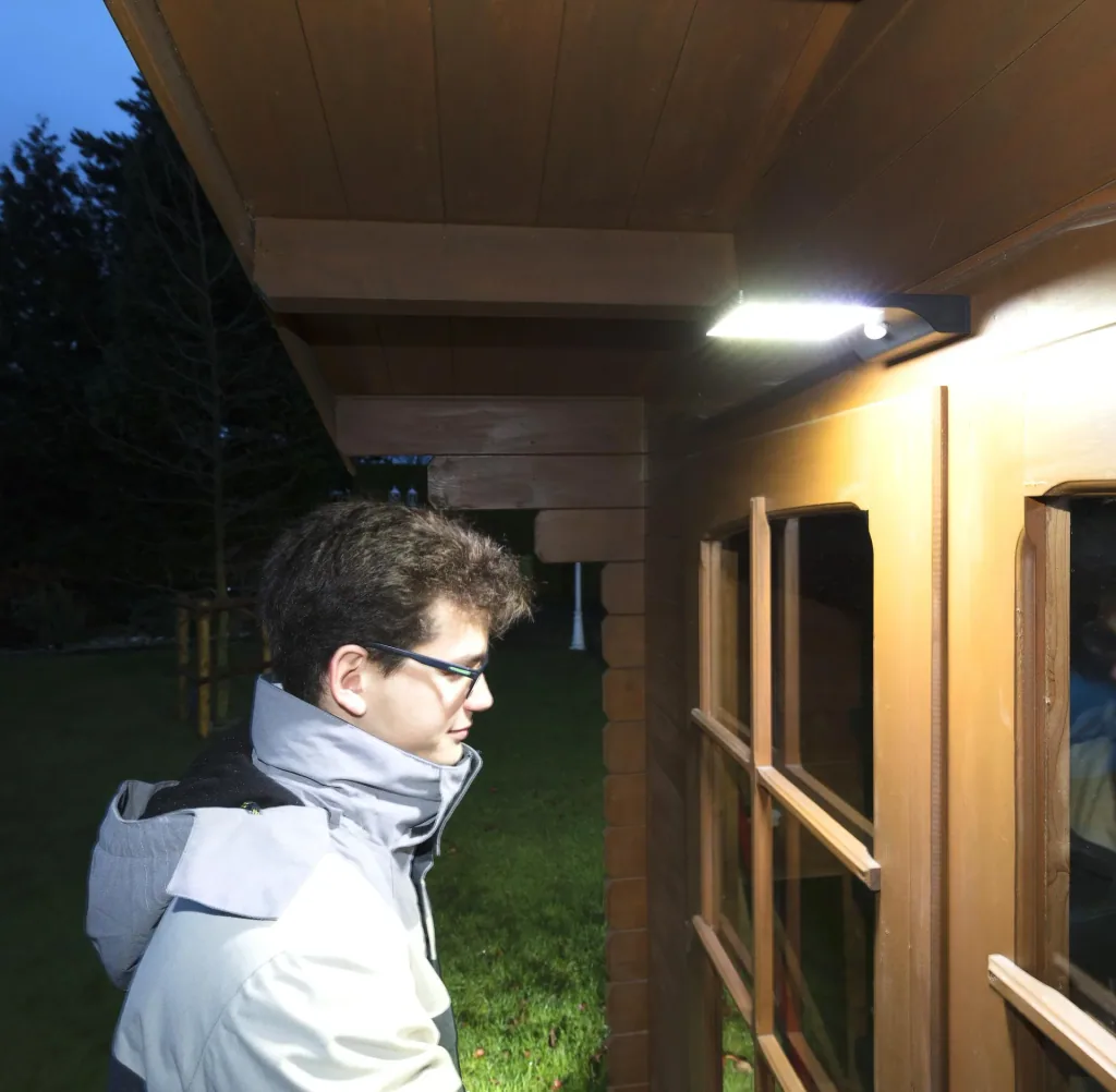 Solar wall light 3W with motion detector