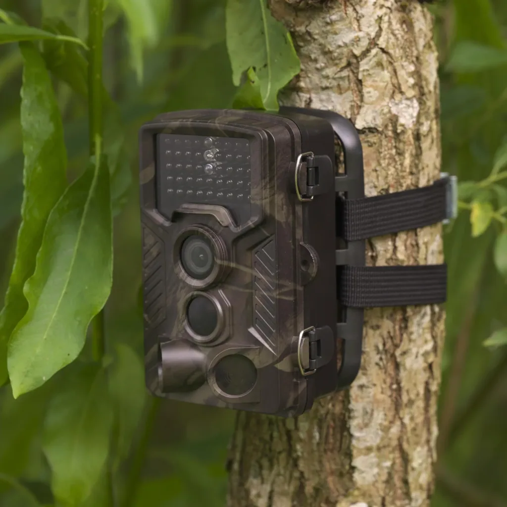 Wildlife and surveillance camera with 8 MP, 2" color display and integrated GSM module