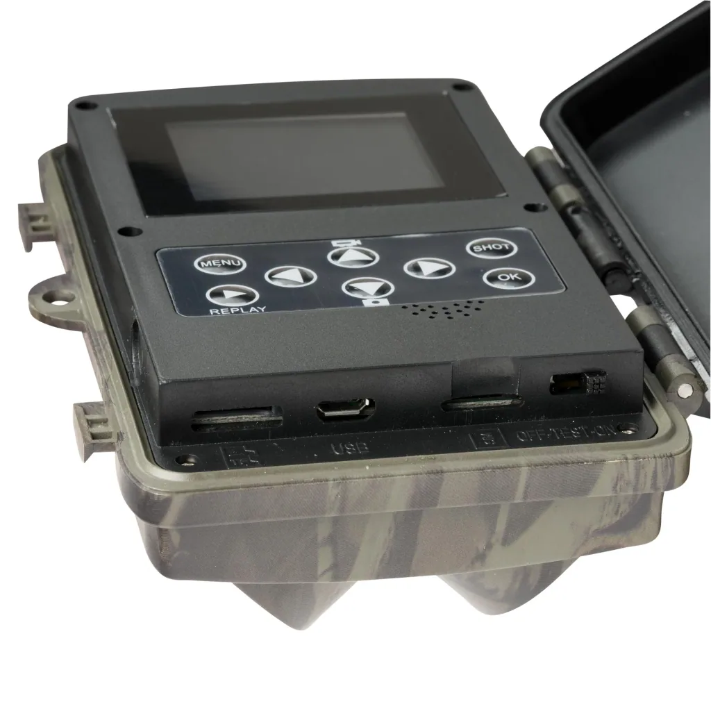 Wildlife and surveillance camera with 8 MP, 2" color display and integrated GSM module