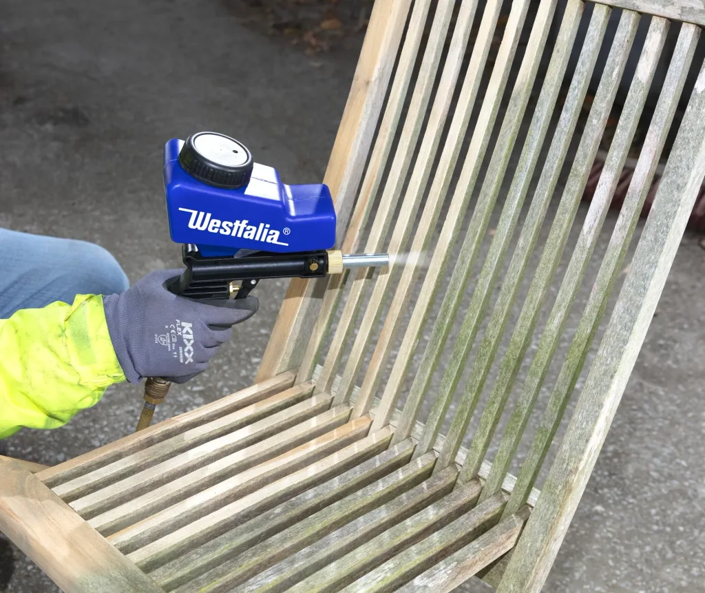 Compressed air sandblasting gun