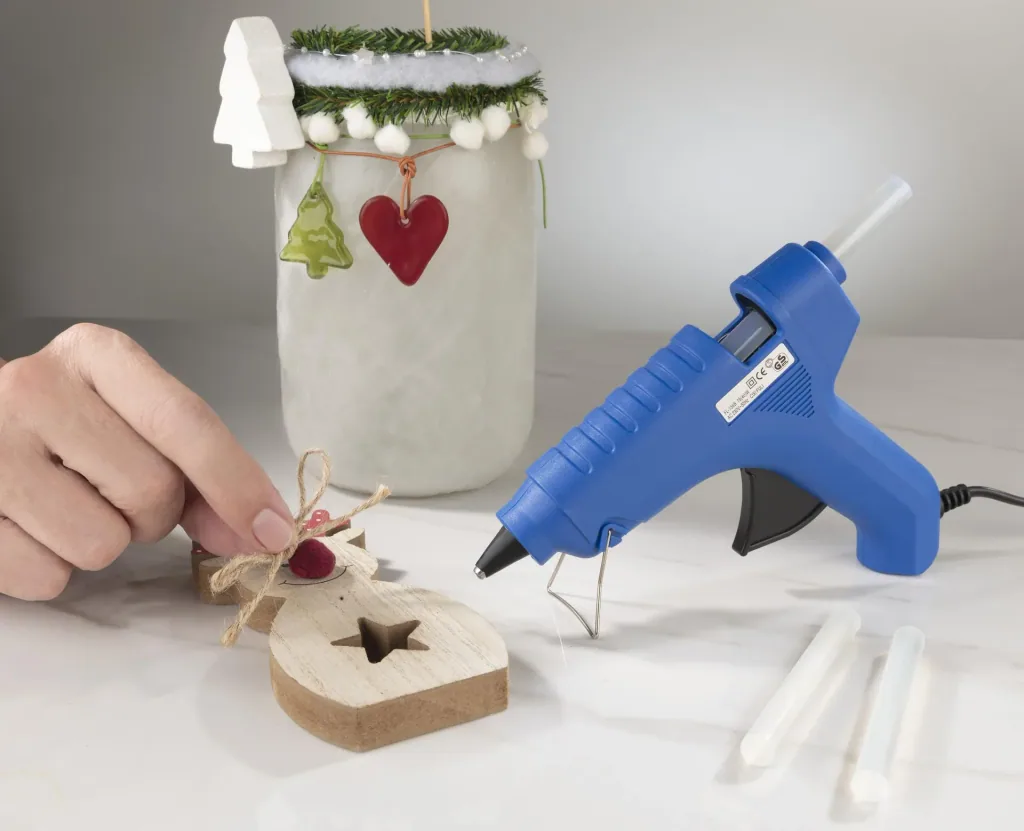Hot glue gun KP 40 with accessories in a case