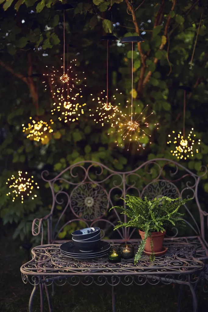 Solar dandelion with warm white LEDs