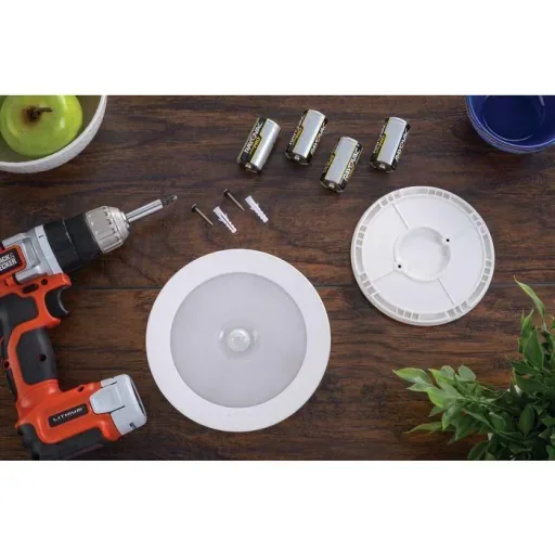 LED ceiling light with motion detector MB981 200 lumens IP44