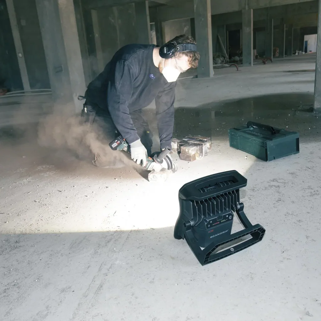 Handheld floodlight NOVA 10 CAS + Scangrip CAS power supply + removable diffuser L