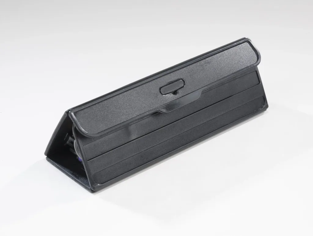 Bit set 1/4", 31 pieces in a triangular plastic box (foldable)