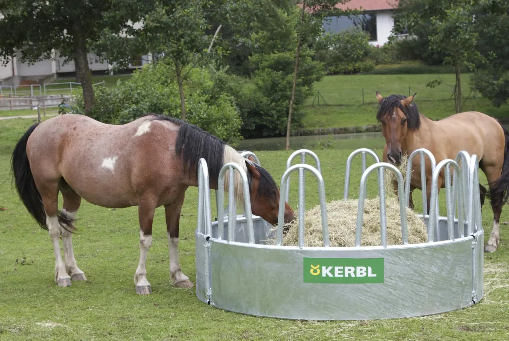 Round hay rack with 12 feeding places