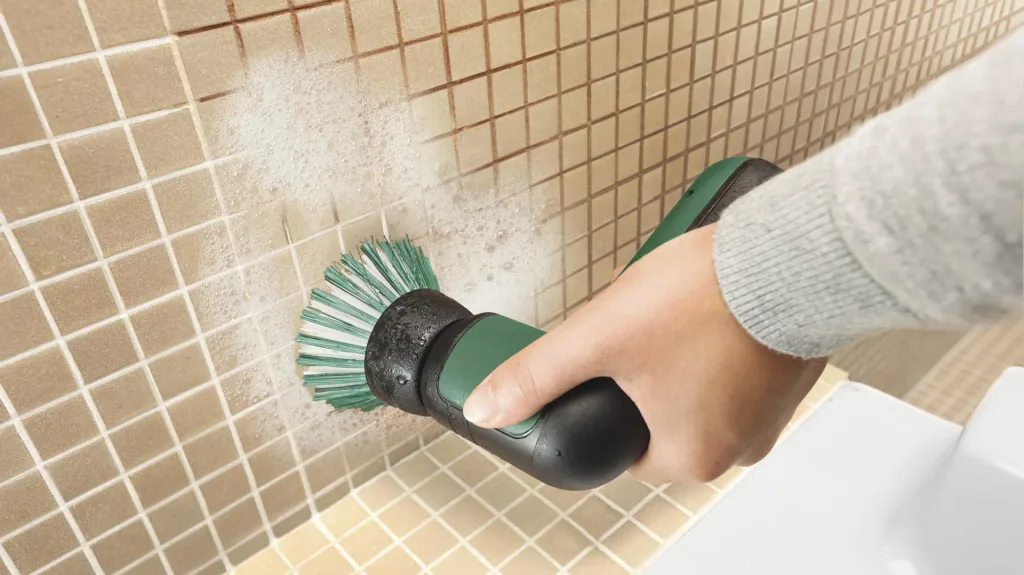 UniversalBrush cordless cleaning brush