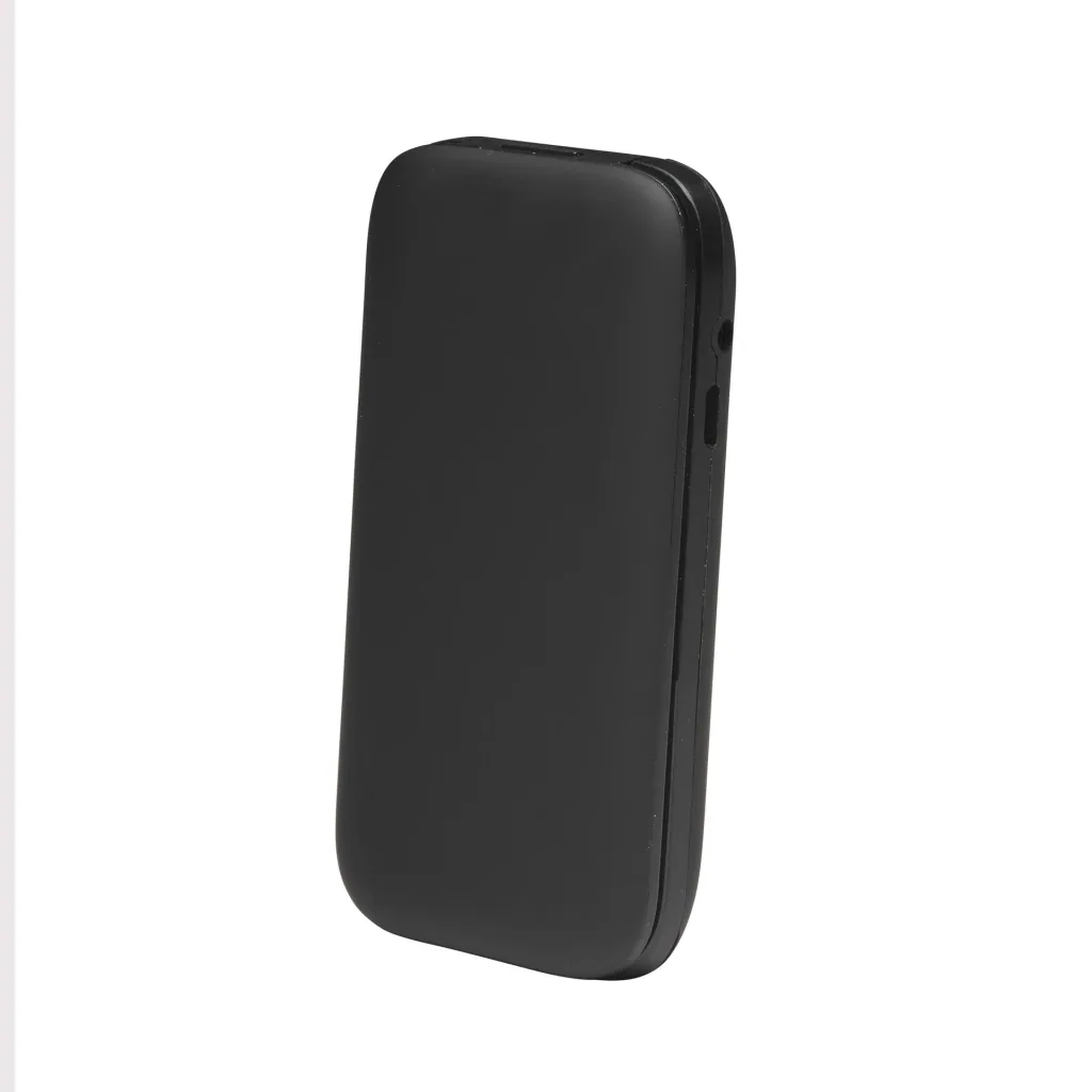 High-quality clamshell phone with 2.4" color display