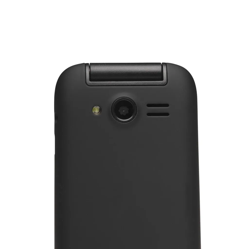 High-quality clamshell phone with 2.4" color display