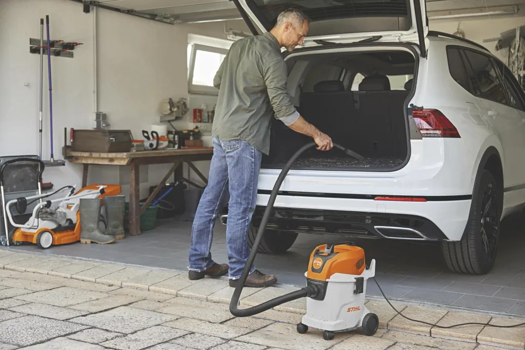 Wet and dry vacuum cleaner SE 33