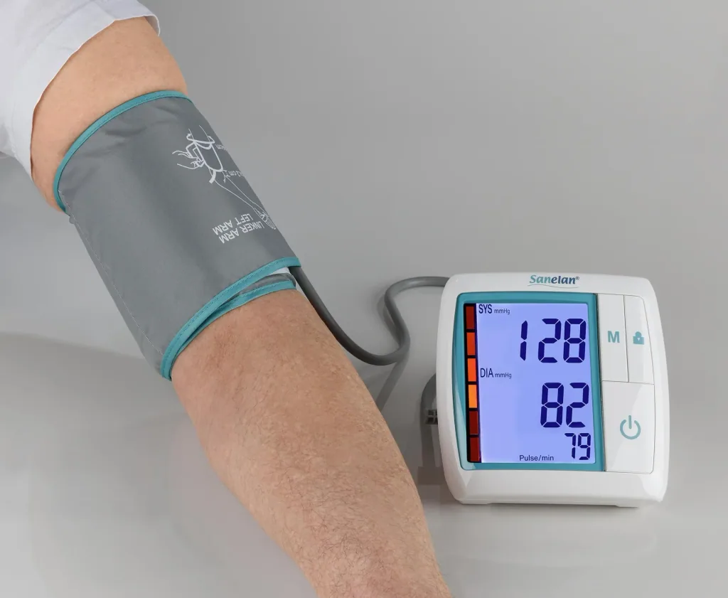 Upper arm blood pressure monitor
