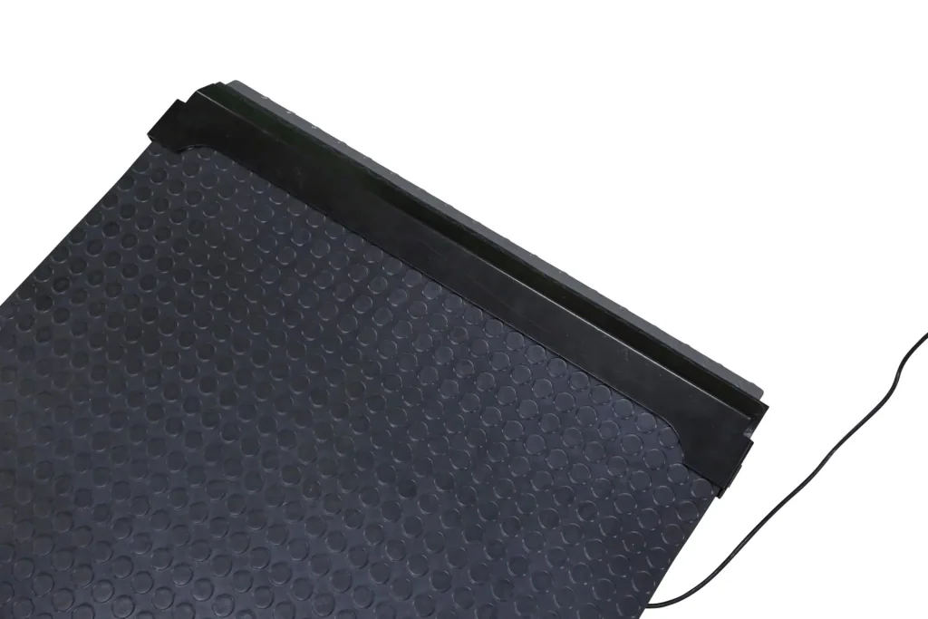 Rubber pad with mounting kit for animal scale PS2000