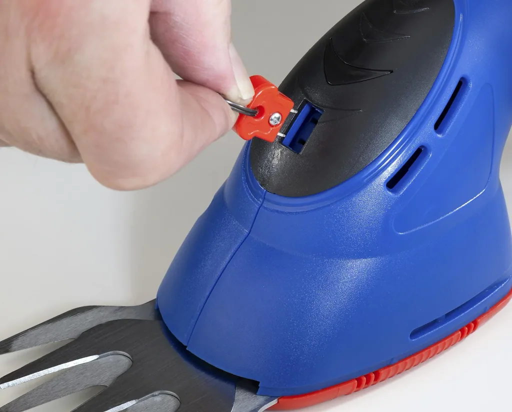 Cordless grass and shrub shears 3.6 Volt Li-Ion