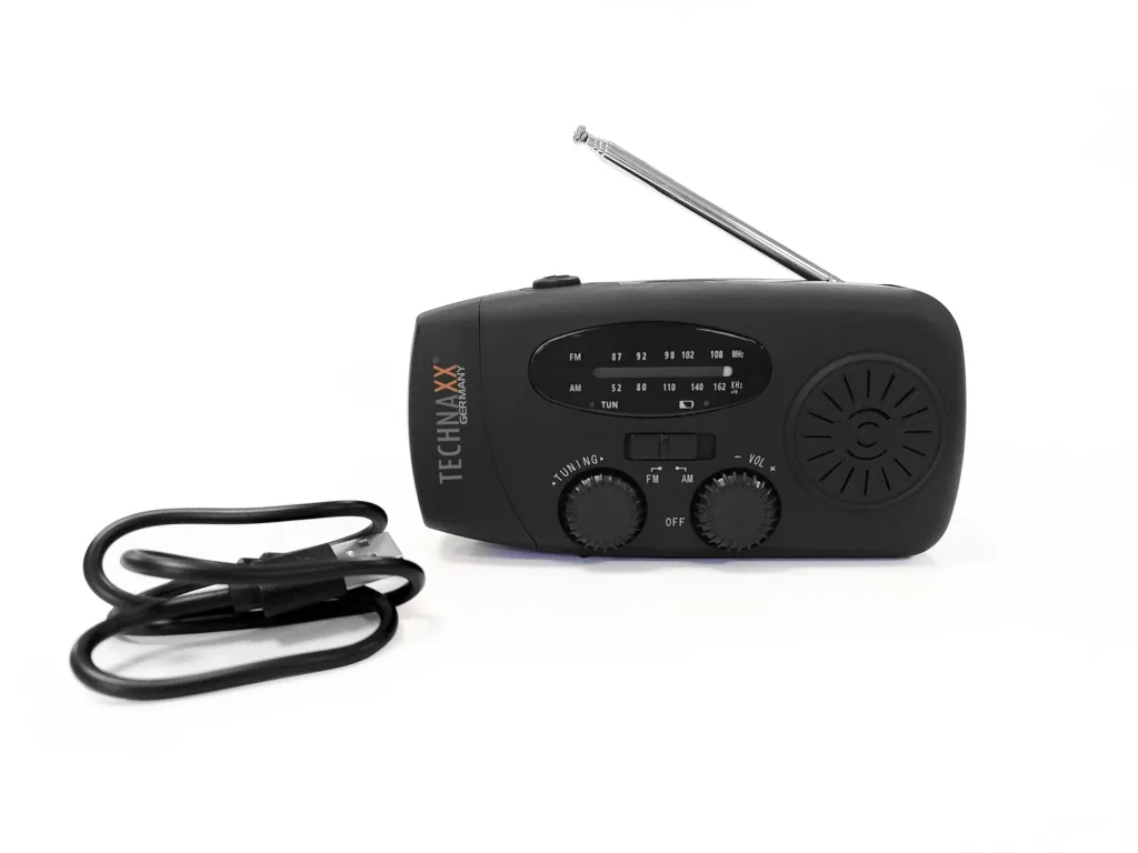 Solar crank radio with flashlight