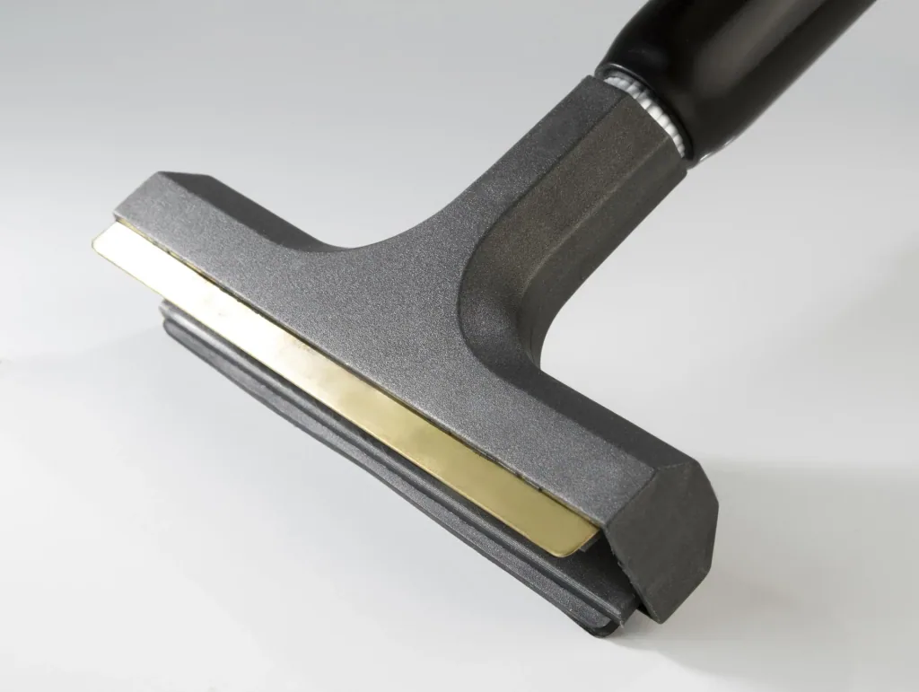 Telescopic ice scraper with brass blade and wiper lip