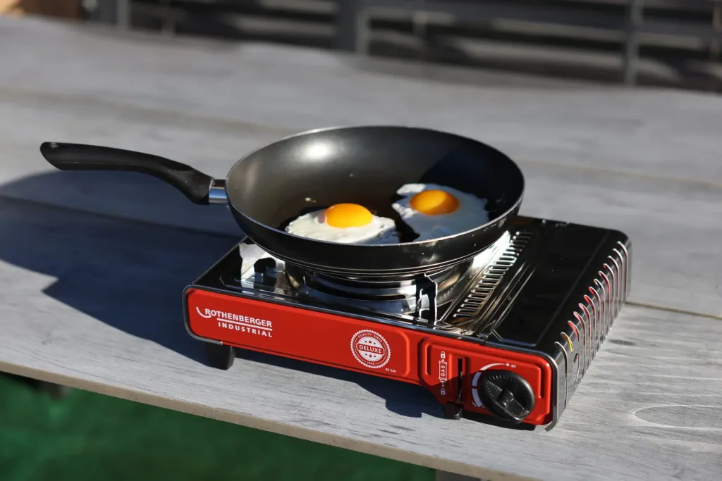 Compact gas table cooker Deluxe RS 220 with integrated cartridge compartment