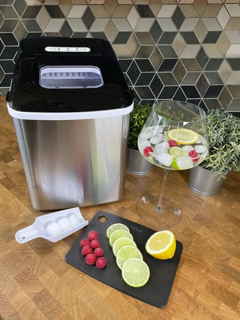 Ice cube maker, 1.8 liters