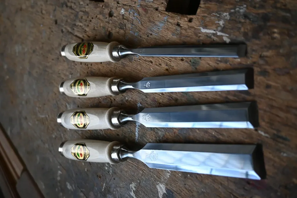 4-piece chisel set with white paper handle