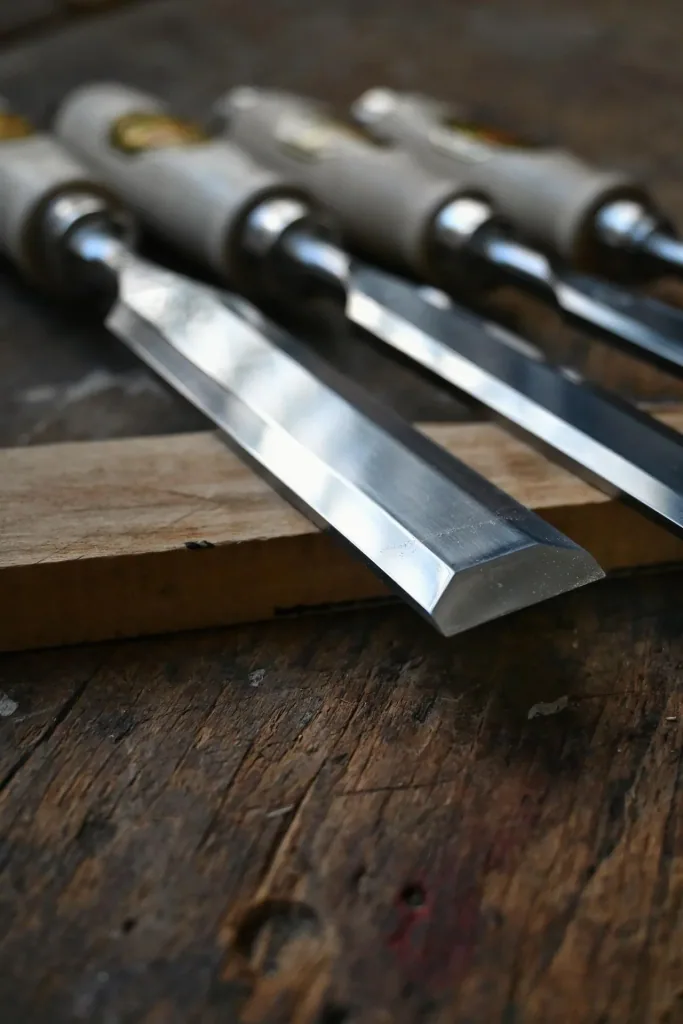 4-piece chisel set with white paper handle