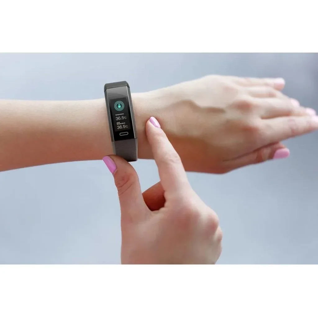 Fitness tracker with temperature display