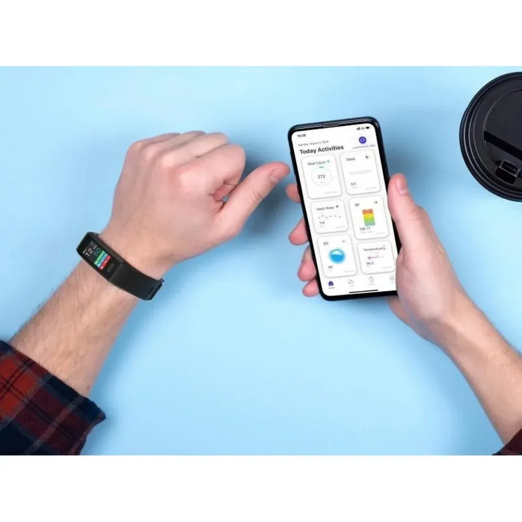 Fitness tracker with temperature display