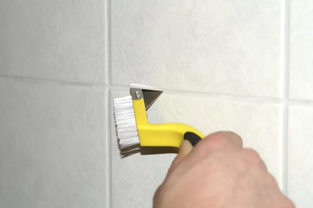 Joint knife with double-sided cutting blade and cleaning brush