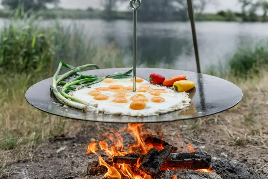 Hanging fire bowl for tripod