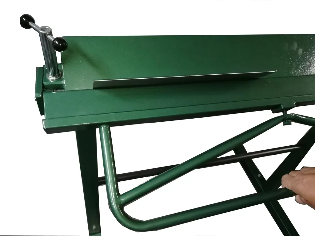 Bending device AKE 1000 for universal use