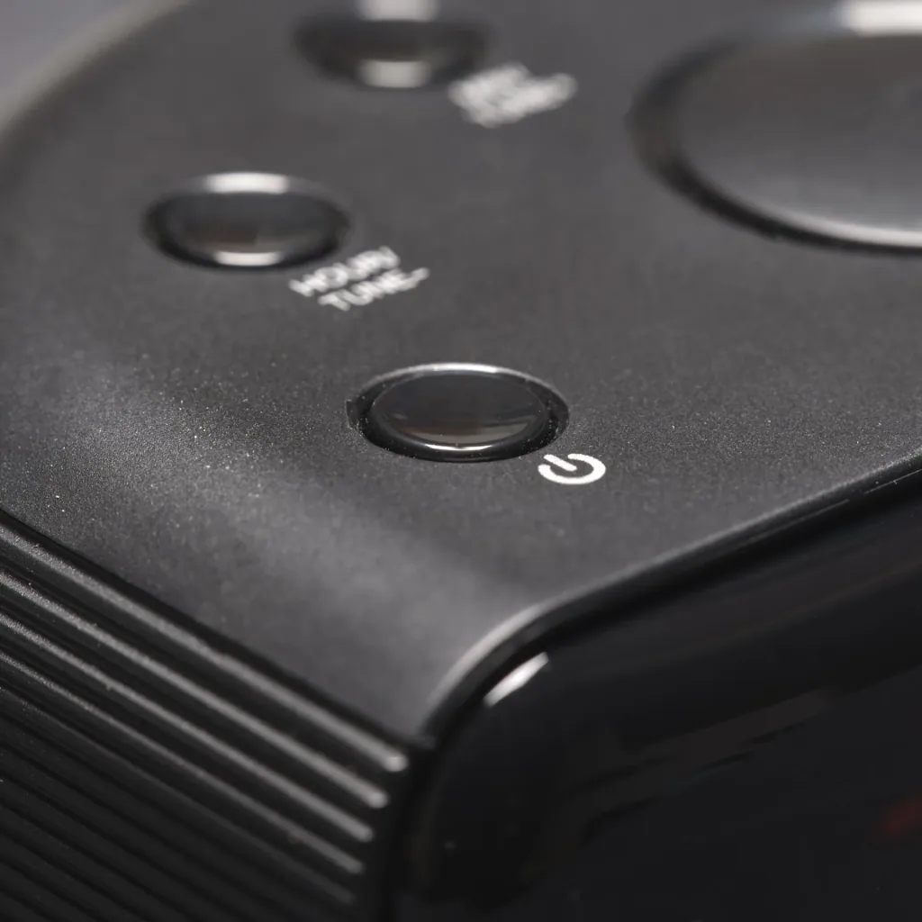 Radio alarm clock with dual alarm