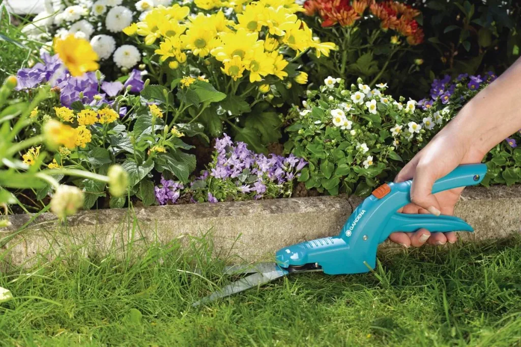 Classic grass shears, ergonomic handle shape
