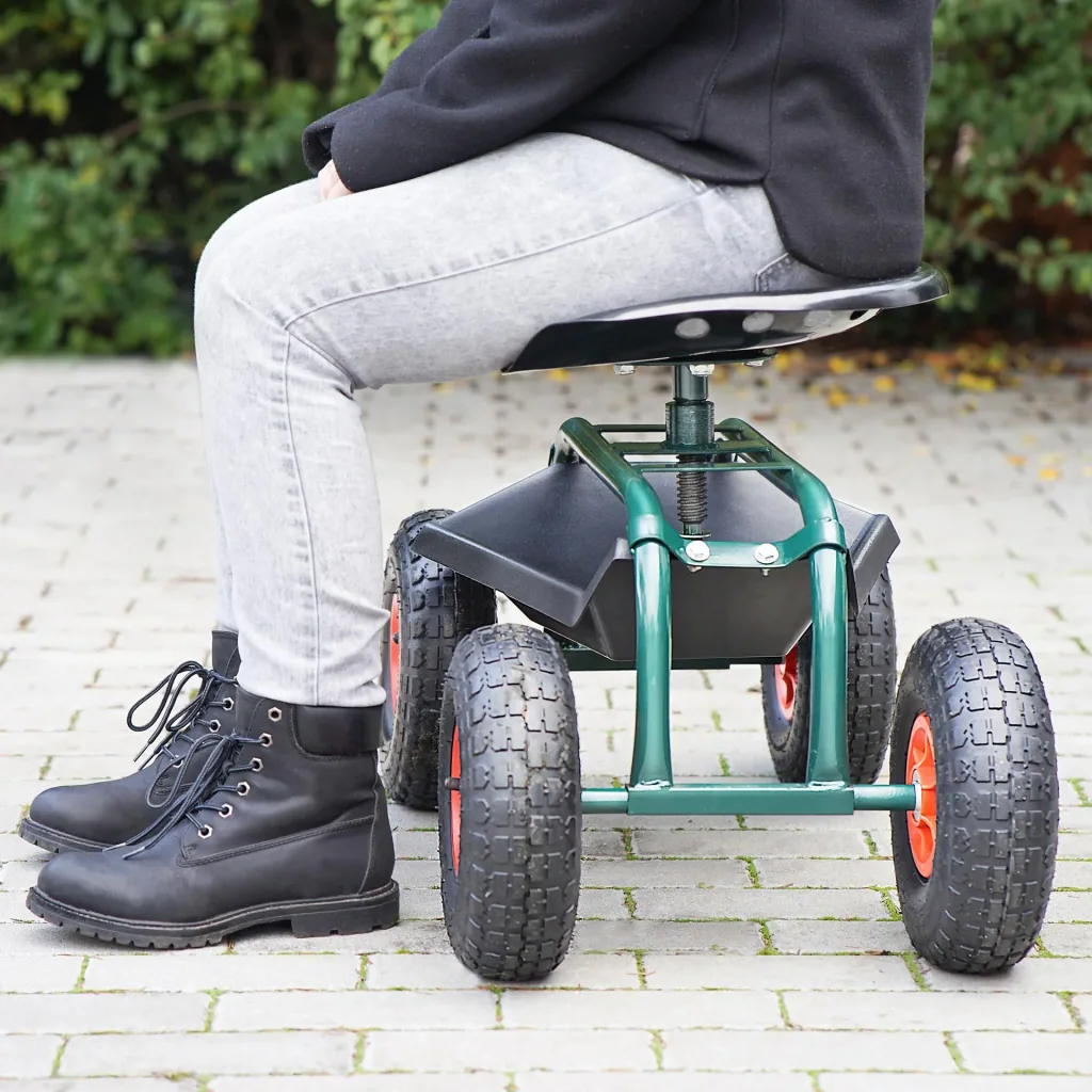 Outdoor rolling seat “Deluxe” with protective cover