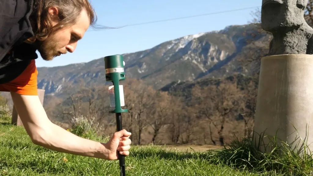 Solar universal animal deterrent "360° + reflector"