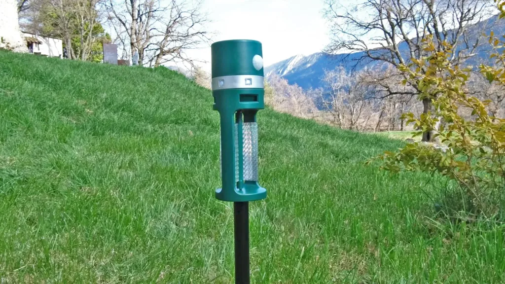 Solar universal animal deterrent "360° + reflector"