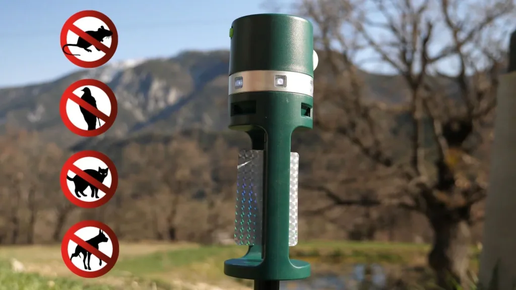 Solar universal animal deterrent "360° + reflector"