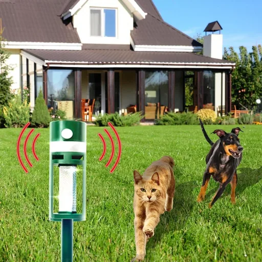 Solar animal deterrent "Reflector", with ultrasound and flash light