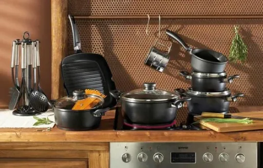 Cast aluminum cookware set, 17-piece, black, including kitchen utensil set