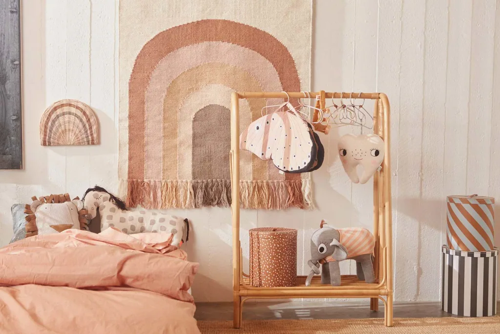 Oyoy children clothes rack rainbow rattan nature