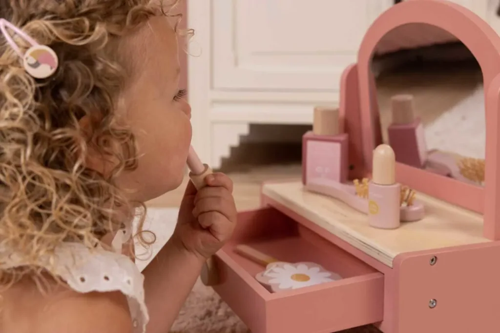 Little dutch dressing table wood pink