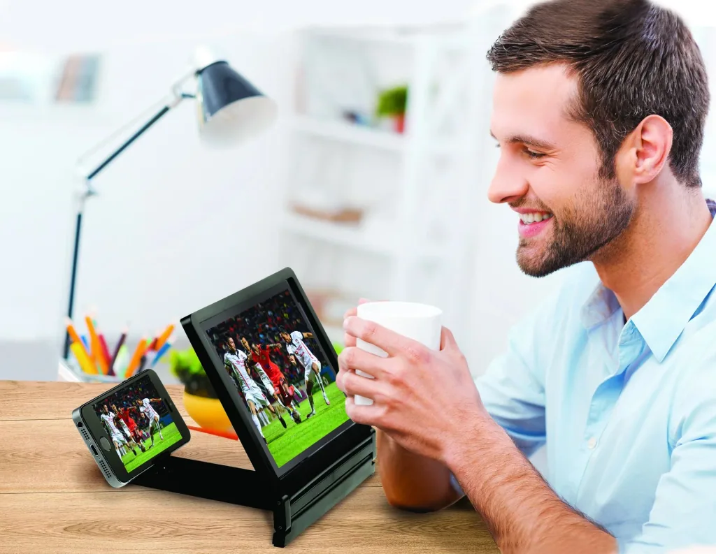 Screen magnifier for smartphones