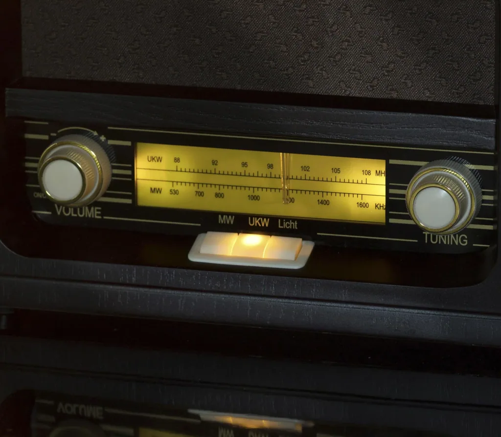 Nostalgic radio with real wood case and amber-colored buttons