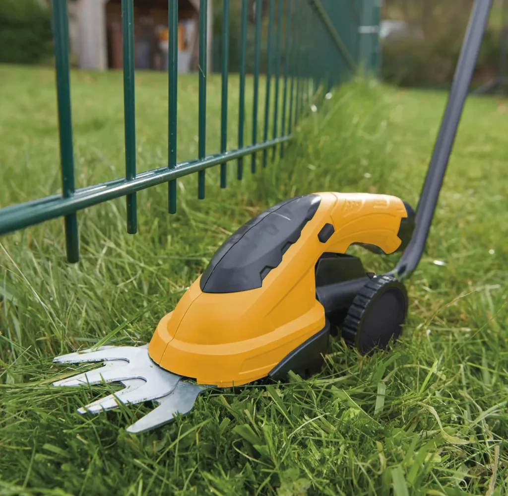 Cordless grass and shrub shears 3.6 V Li-Ion including walking stick and wheel set