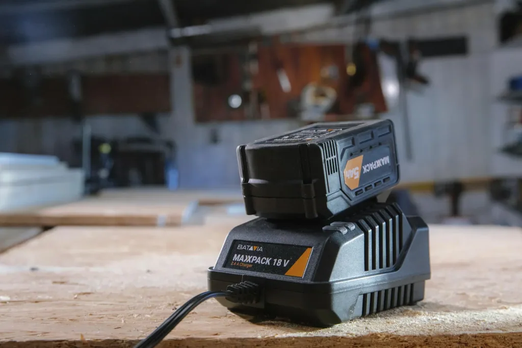Maxxpack 18V charger 2.4Ah