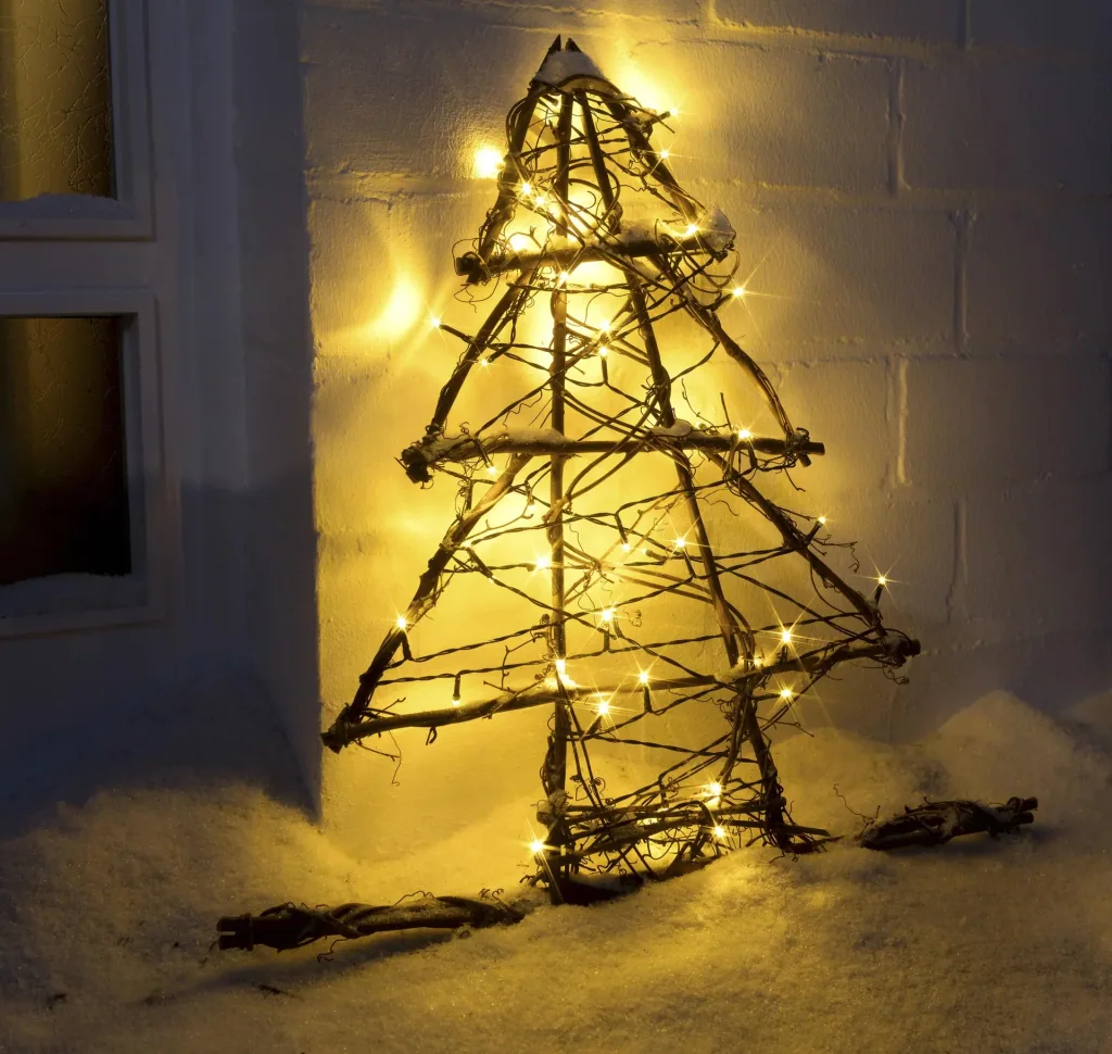 LED light chain with 48 warm white LEDs, 3.6m, IP44, battery-operated (Batteries Not Included)