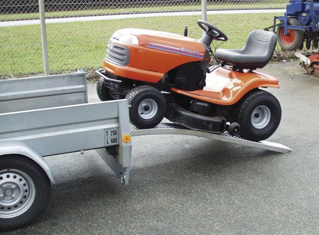 Aluminum loading ramps, curved, 2 pieces