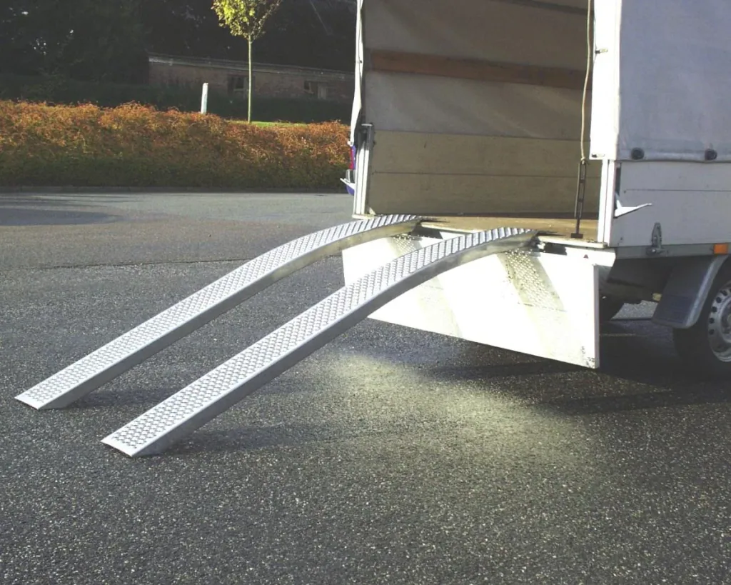 Aluminum loading ramps, curved, 2 pieces