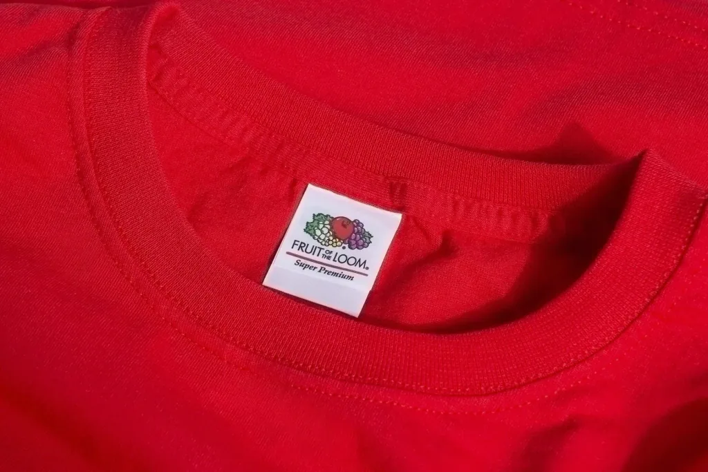 T-shirt with round neck, color red size M