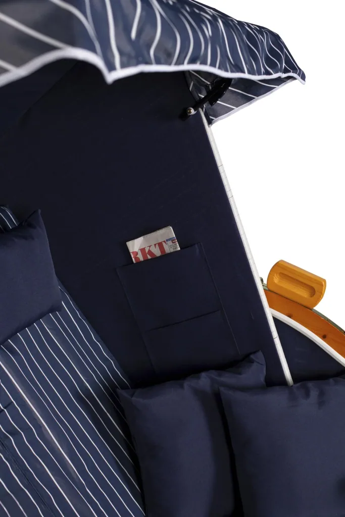 Beach chair "Ostsee" striped in royal blue