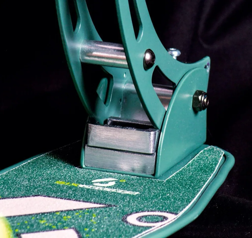 Aluminum scooter with folding mechanism and stand, 205 mm, ABEC 7, height adjustable, green